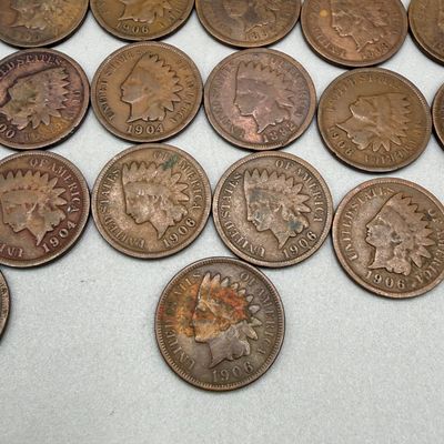 LOT 41: Antique US Coins - Indian Head Pennies (52)