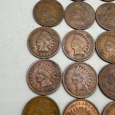 LOT 41: Antique US Coins - Indian Head Pennies (52)