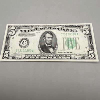 LOT 31: Five Dollar Silver Certificates (5) Series 1934 A