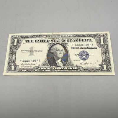 LOT 29: One Dollar Silver Certificates (10) Series 1957