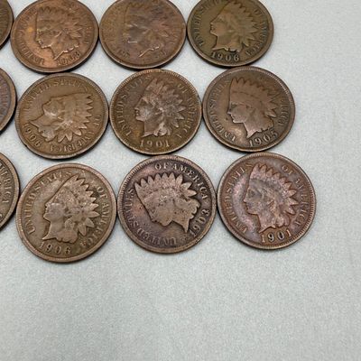 LOT 41: Antique US Coins - Indian Head Pennies (52)