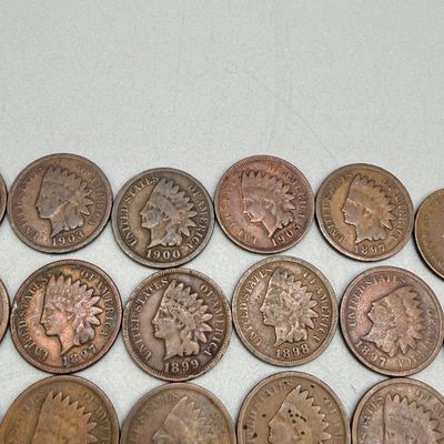 LOT 41: Antique US Coins - Indian Head Pennies (52)
