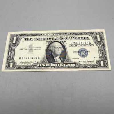LOT 29: One Dollar Silver Certificates (10) Series 1957