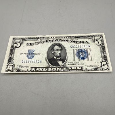 LOT 32: Five Dollar Silver Certificates (5) Series 1934 A