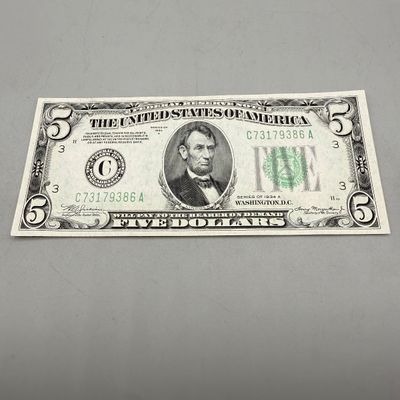 LOT 31: Five Dollar Silver Certificates (5) Series 1934 A