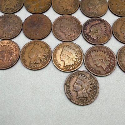 LOT 41: Antique US Coins - Indian Head Pennies (52)
