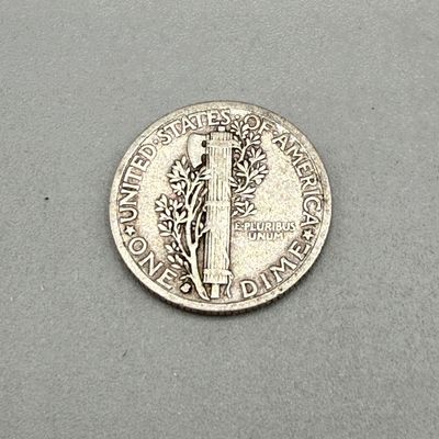 LOT 35: Vintage Silver U.S. Coins - 1967 Kennedy Half (40%), 1961 Quarter, Mercury Dimes and More