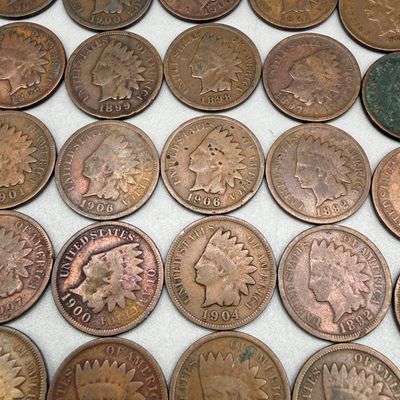 LOT 41: Antique US Coins - Indian Head Pennies (52)