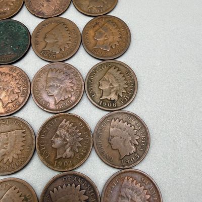 LOT 41: Antique US Coins - Indian Head Pennies (52)