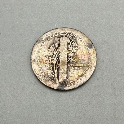 LOT 35: Vintage Silver U.S. Coins - 1967 Kennedy Half (40%), 1961 Quarter, Mercury Dimes and More