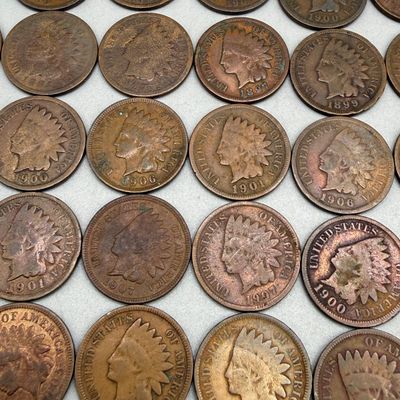 LOT 41: Antique US Coins - Indian Head Pennies (52)