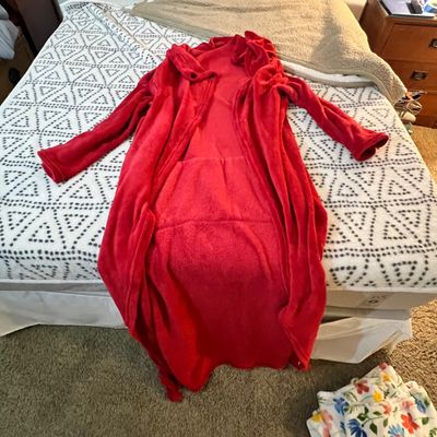 Cozy Blankets & Wearable Throws (P-RG)