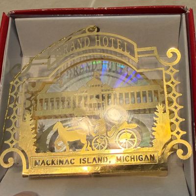 Danbury Mint, Biltmore Estate and More Christmas Ornaments (O-BC)