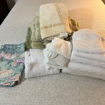 Bath Towels, Rugs & Shower Curtains (LC-RG)