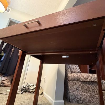 Sleek Modern Wooden Desk (O-BC)
