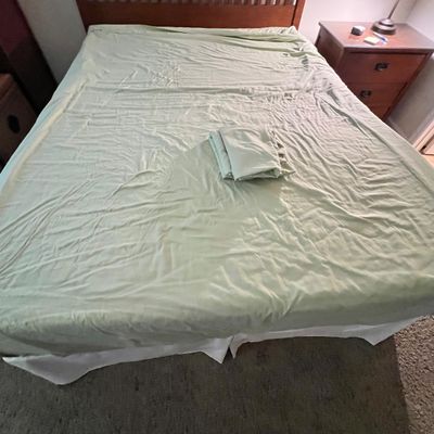 Queen Sized Madison Park Bedding & More (P-RG)
