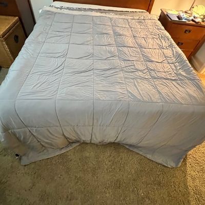 Cuddle Duds, Primaloft & More Queen/King Quilts & Blankets (P-RG)
