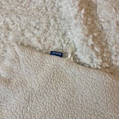 Cozy Blankets & Wearable Throws (P-RG)