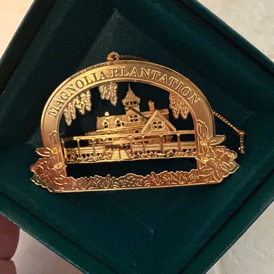 Danbury Mint, Biltmore Estate and More Christmas Ornaments (O-BC)