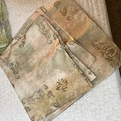 Bath Towels, Rugs & Shower Curtains (LC-RG)