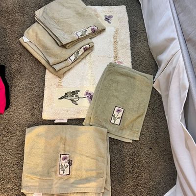 Bath Towels, Rugs & Shower Curtains (LC-RG)