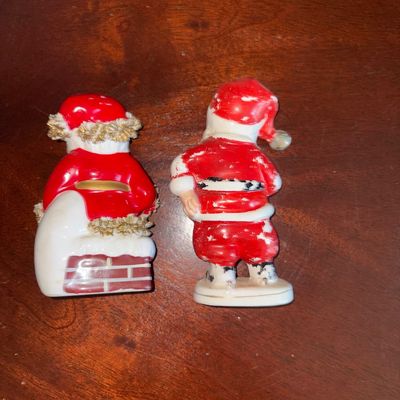 Sale Photo Thumbnail #184: Ceramic - Spaghetti Santa Claus Figurers (2)