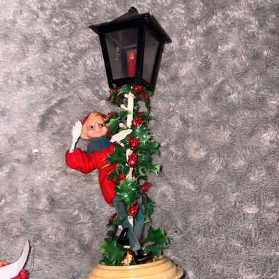 Sale Photo Thumbnail #145: Elf on a Lamp Post