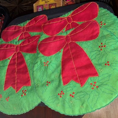 Sale Photo Thumbnail #231: 1970's Wreath Christmas Dinner Placements (4)