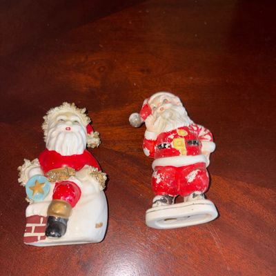 Sale Photo Thumbnail #183: Ceramic - Spaghetti Santa Claus Figurers (2)