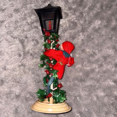 Sale Photo Thumbnail #148: Elf on a Lamp Post