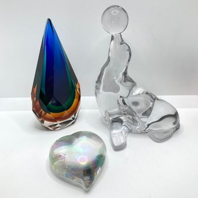 LOT 93: Colorful Art Glass - Paper Weights, Figurines and More