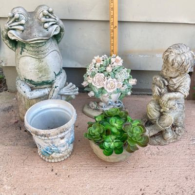LOT 85: Assorted Patio / Outdoor Decor - Frog, Faux Plant, Jim Shore, Statues and More