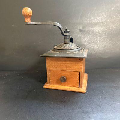 LOT 134: Marble Cutting Board, Lazy Susan, Paper Towel Holder, Pencil Holder and Vintage Coffee Mill