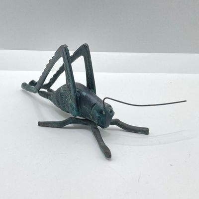 LOT 71: Stained Glass Tea Light Lamp / Light, I Godinger & Co Lidded Bowl with Cast Iron Grasshopper