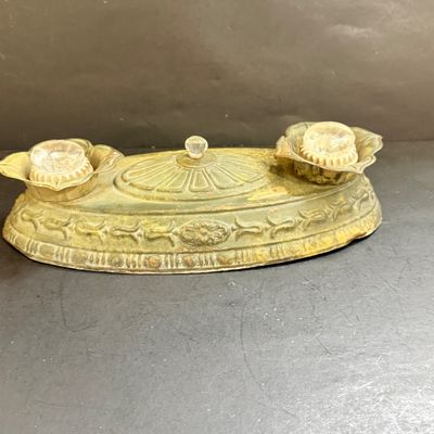 LOT 128: Door Knob Decor and More Including a Vintage Light Sconce
