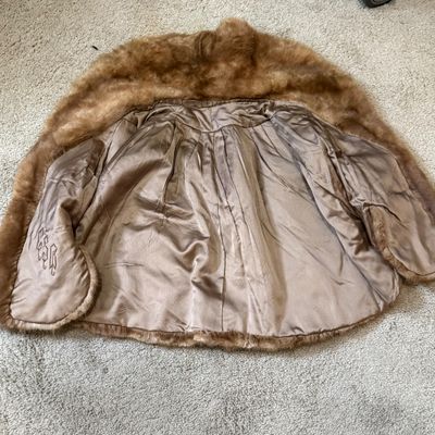 LOT 118: Vintage Mink Fur Stole / Cape Jacket