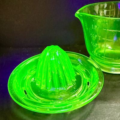 LOT 116: Vintage Uranium Glass Juicer and Measuring Cut. Set