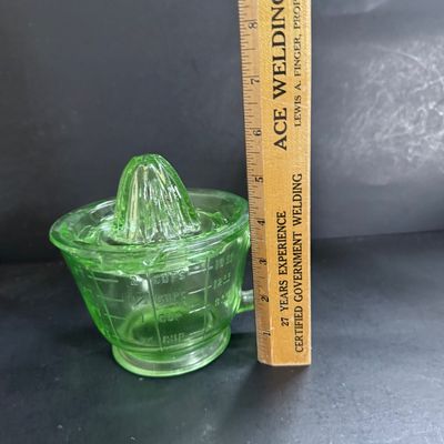 LOT 116: Vintage Uranium Glass Juicer and Measuring Cut. Set