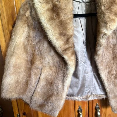 LOT 118: Vintage Mink Fur Stole / Cape Jacket