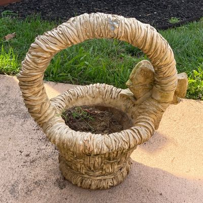 LOT 80: Large Garden Basket Outdoor Planter