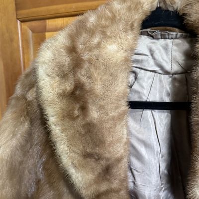 LOT 118: Vintage Mink Fur Stole / Cape Jacket