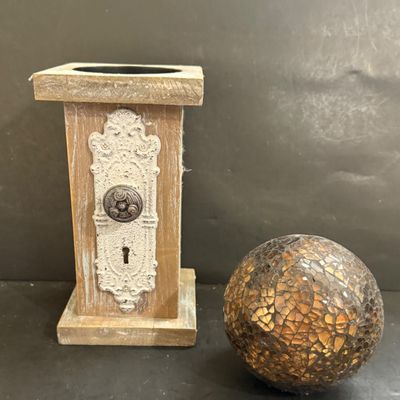 LOT 128: Door Knob Decor and More Including a Vintage Light Sconce