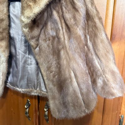 LOT 118: Vintage Mink Fur Stole / Cape Jacket