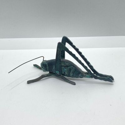LOT 71: Stained Glass Tea Light Lamp / Light, I Godinger & Co Lidded Bowl with Cast Iron Grasshopper