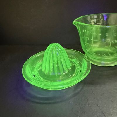 LOT 116: Vintage Uranium Glass Juicer and Measuring Cut. Set