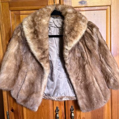 LOT 118: Vintage Mink Fur Stole / Cape Jacket