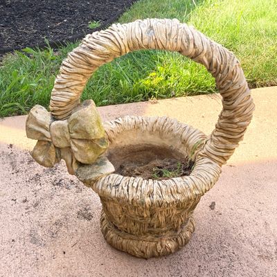 LOT 80: Large Garden Basket Outdoor Planter