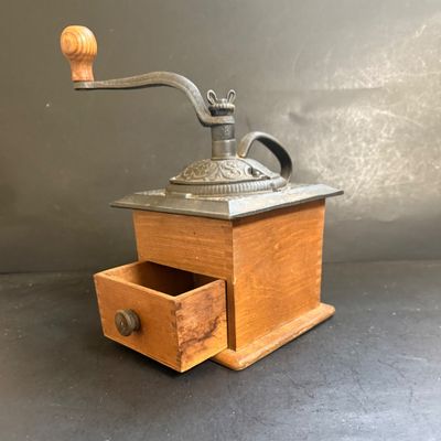 LOT 134: Marble Cutting Board, Lazy Susan, Paper Towel Holder, Pencil Holder and Vintage Coffee Mill