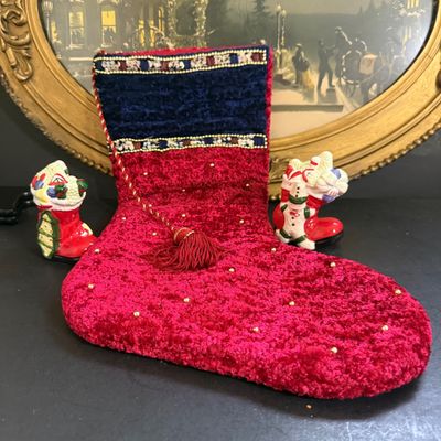 LOT 200: Framed Vintage Winter Scene, Holiday Serving Bowl and Tray, Shakers and More