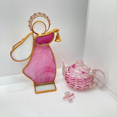 LOT 93: Colorful Art Glass - Paper Weights, Figurines and More